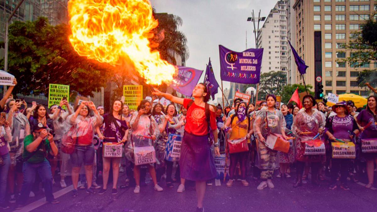 Menifestación feminista en Brasil