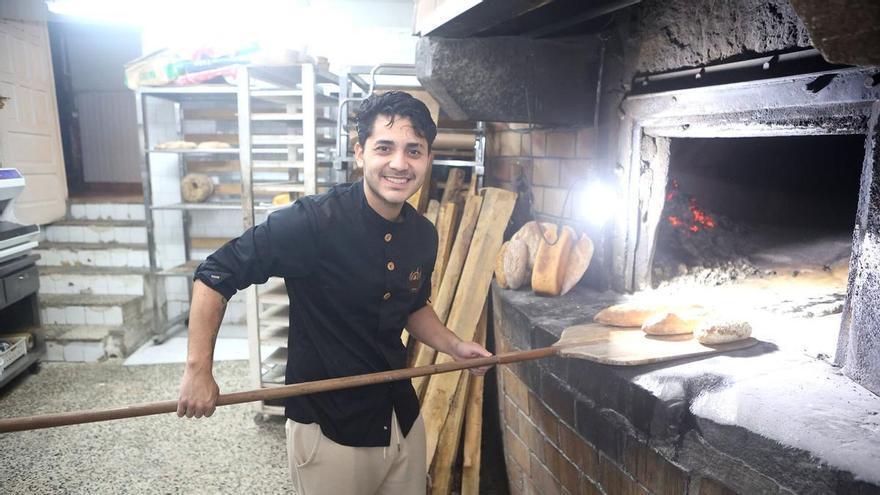 De policía en Colombia a regentar una panadería con cuatro siglos de historia: "Quien prueba nuestro pan, se acuerda de su abuela"