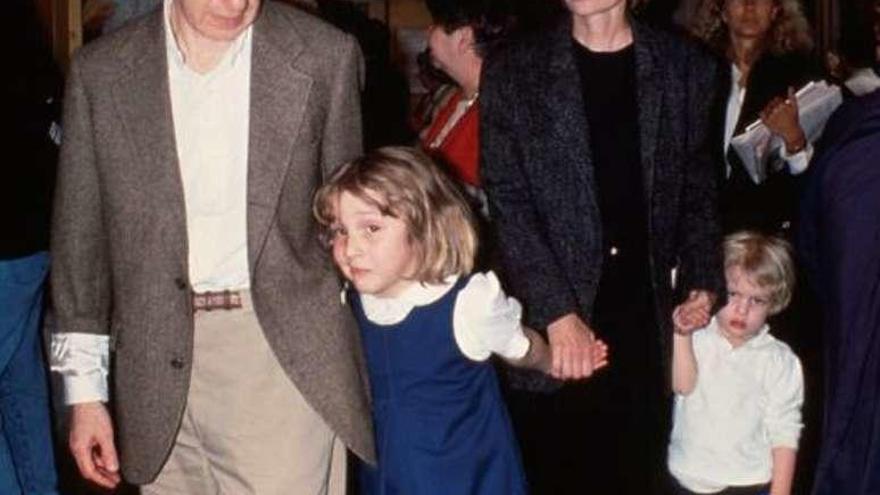 Woody Allen, con Dylan Farrow, Mia Farrow y Ronan Farrow. // FdV