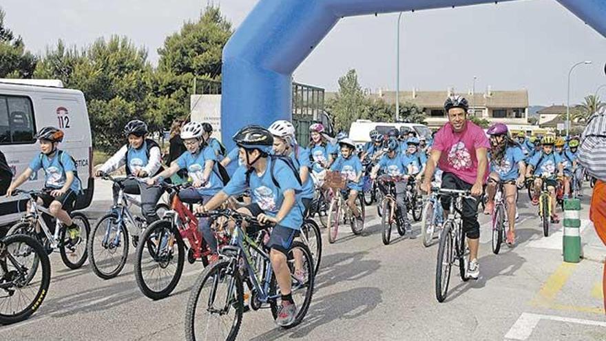 Unos 650 alumnos de ESO del municipio participan en la tradicional diada ciclista