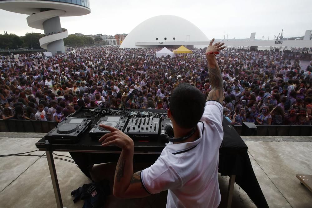 Holi Party en el Niemeyer