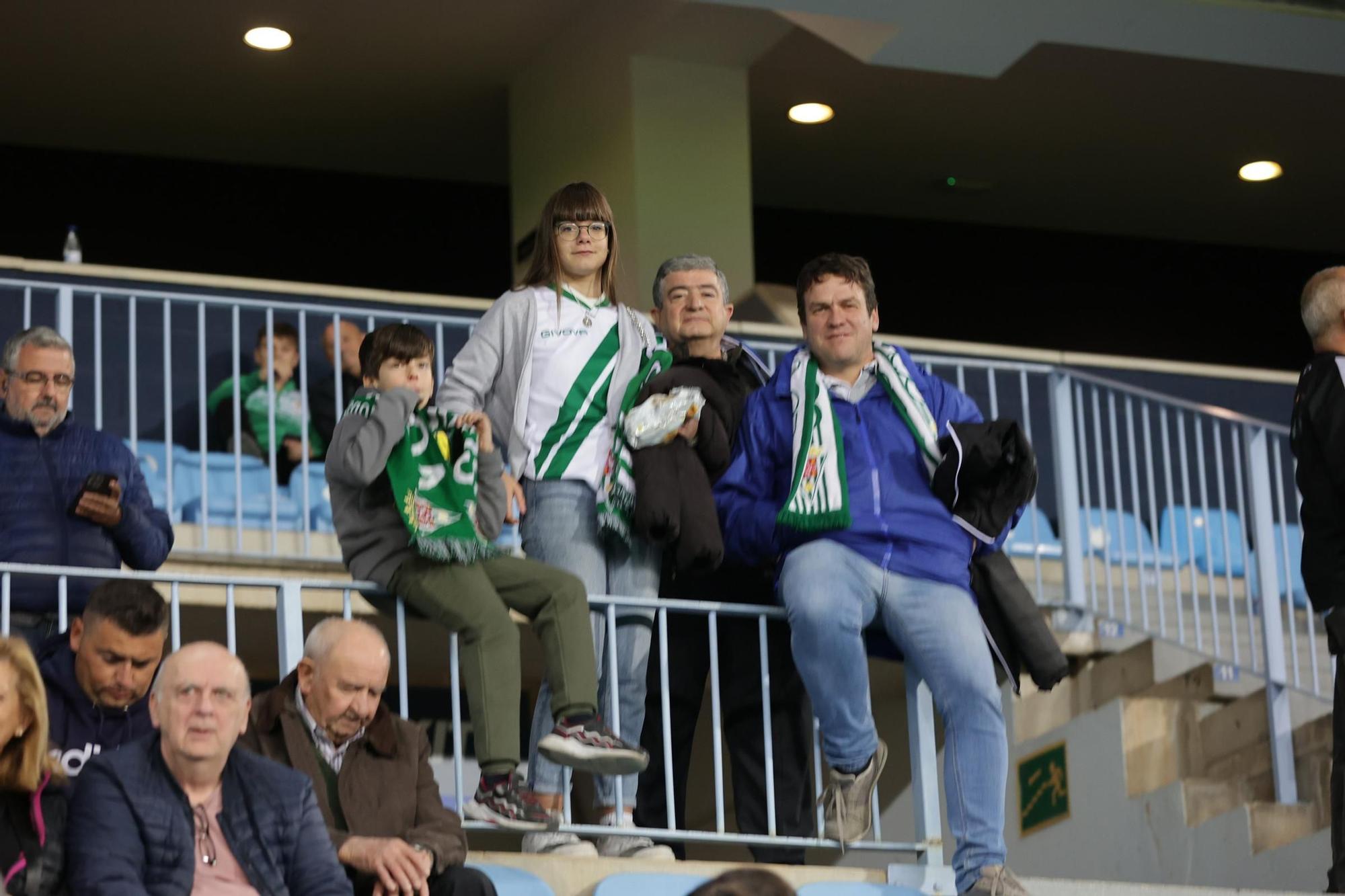 Málaga CF - Córdoba CF | Las imágenes de la afición cordobesista en el derbi en La Rosaleda