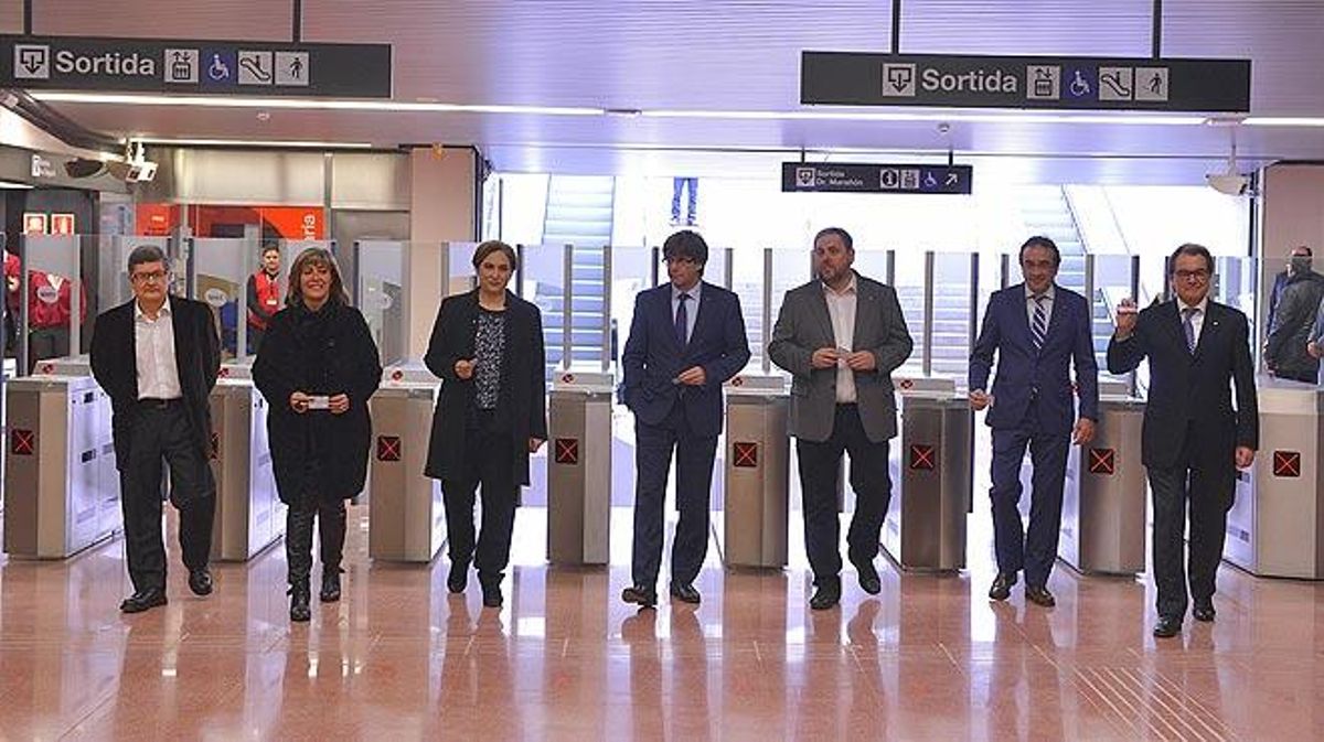 Les autoritats han fet el viatge inaugural de la L-9 sud del metro fins a l’aeroport. 