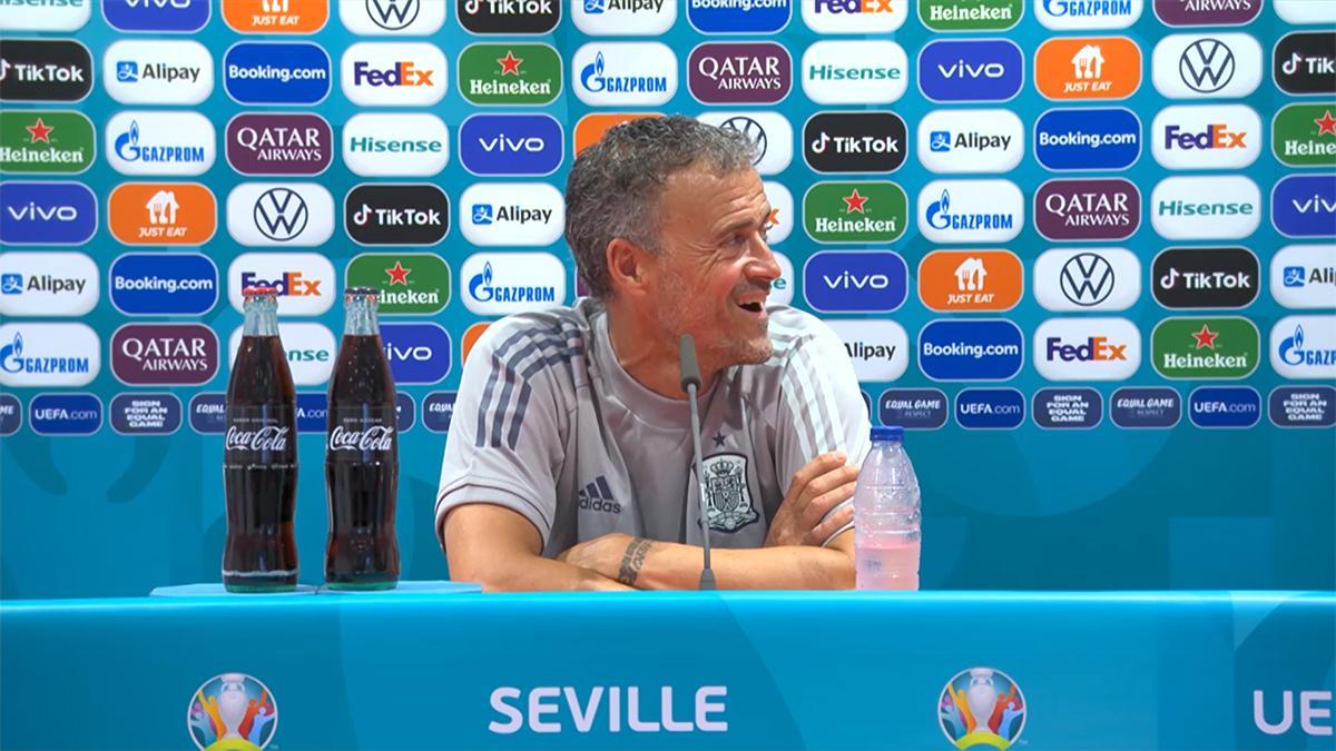 Luis Enrique vacila a la prensa con los porteros