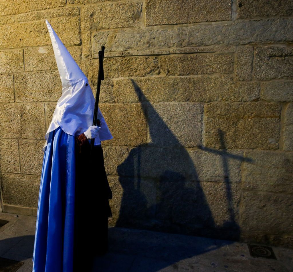 Una procesión de los Dolores pasada por agua