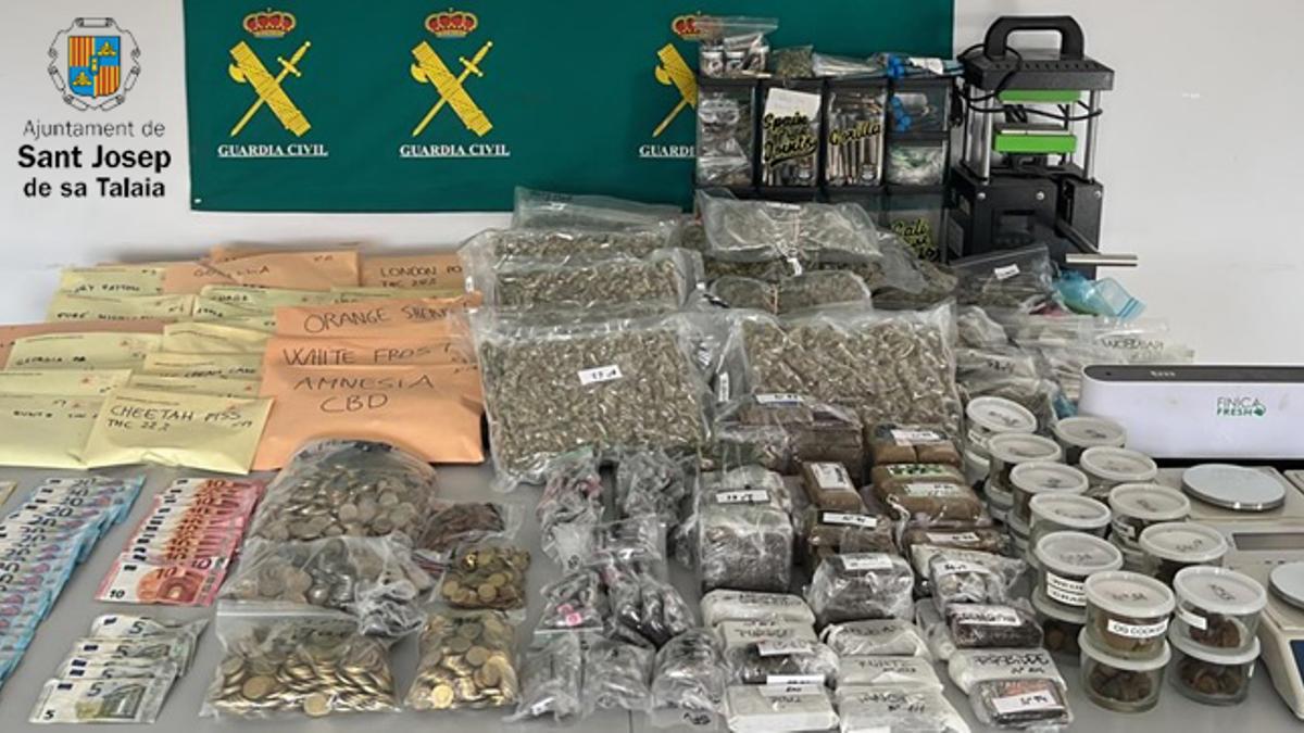 Desmantelado un club cannábico que se usaba como tapadera de un punto de venta de drogas en Sant Jordi