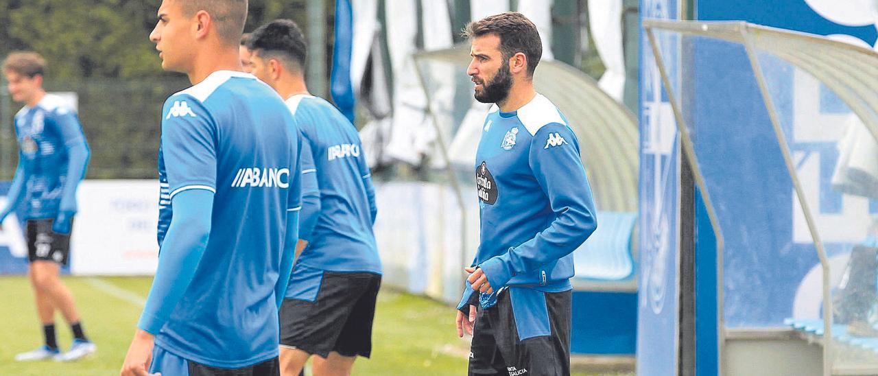 Antoñito, ayer en la ciudad deportiva de Abegondo durante el entrenamiento.