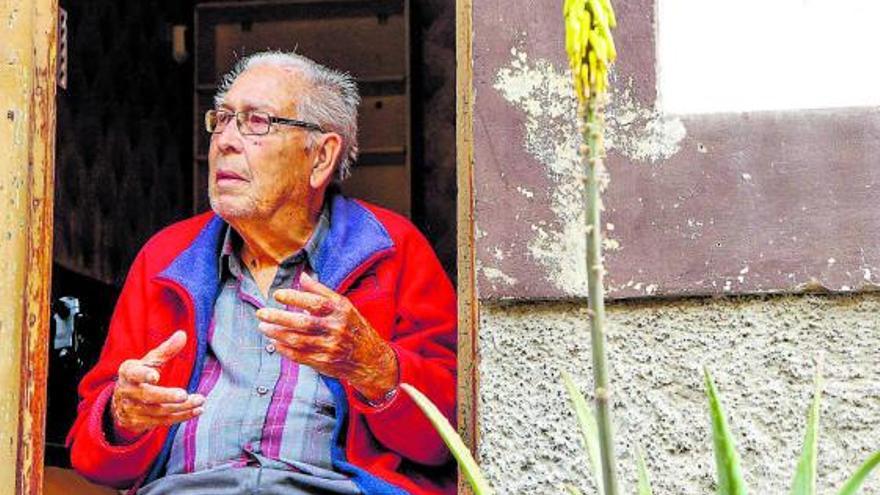 Antonio Martín Santana, vecino de Angelines. | | GUAYRE MAYOR