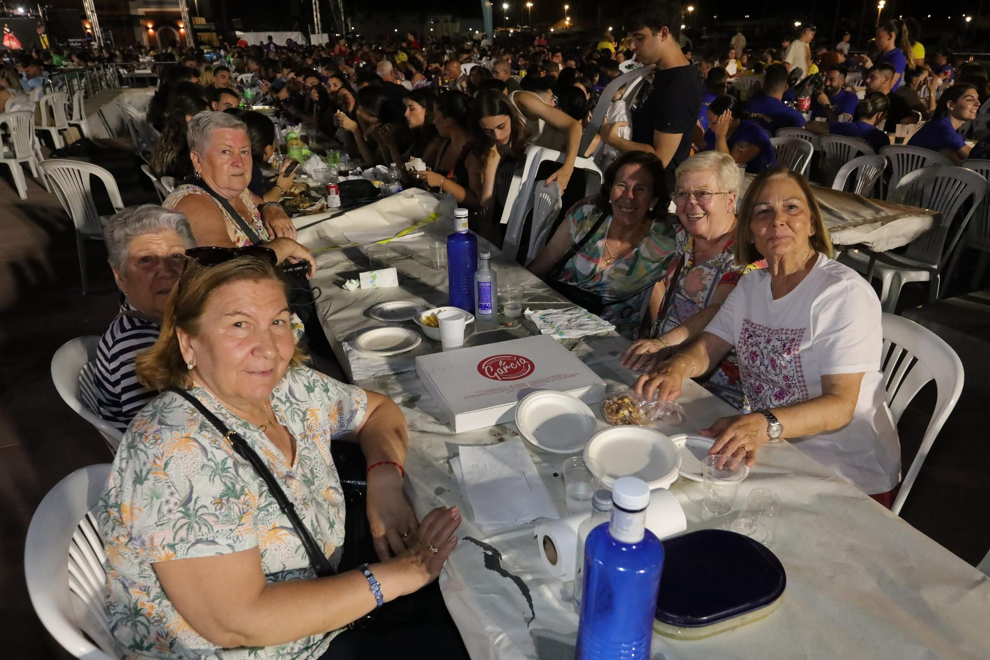 Sopar de pa i porta en las fiestas de Sant Pere del Grau de Castelló