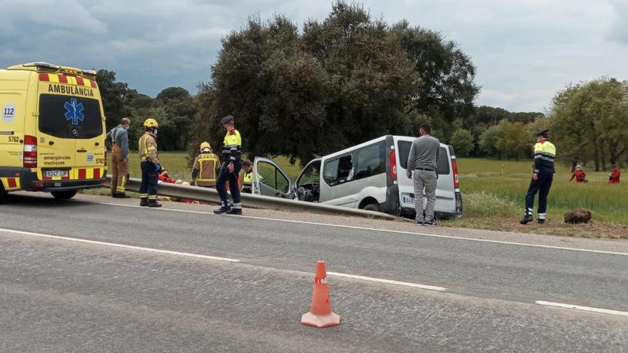 Els efectius d&#039;emergència treballant en l&#039;accident