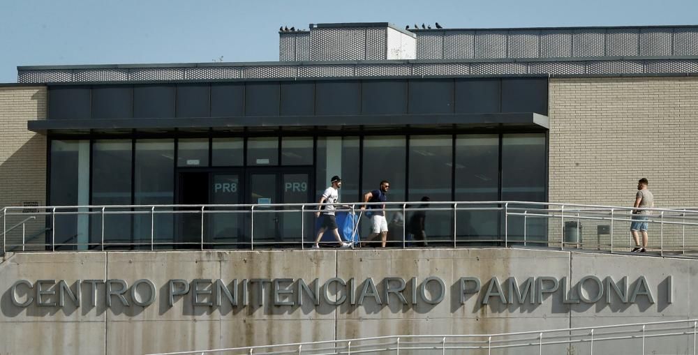 Tres miembros de la Manada abandonan la cárcel ...