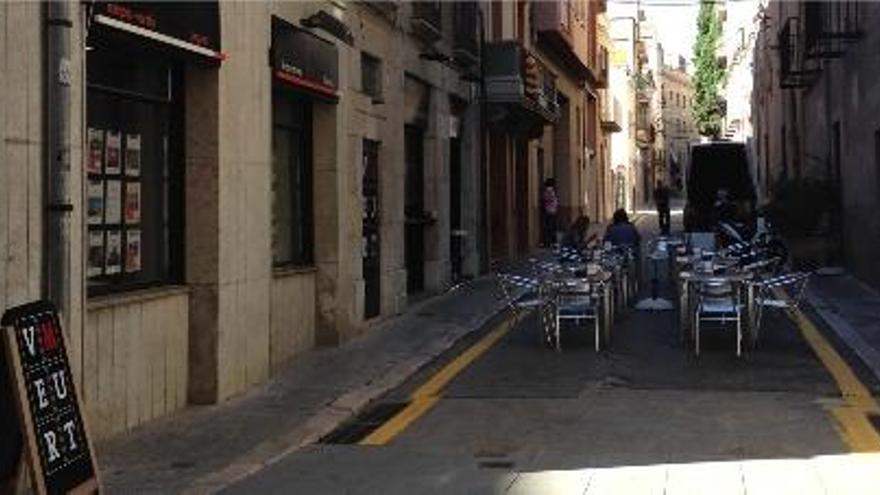 La terrassa d&#039;un nou bar al carrer Sant Josep, que recentment s&#039;ha tancat al trànsit rodat.