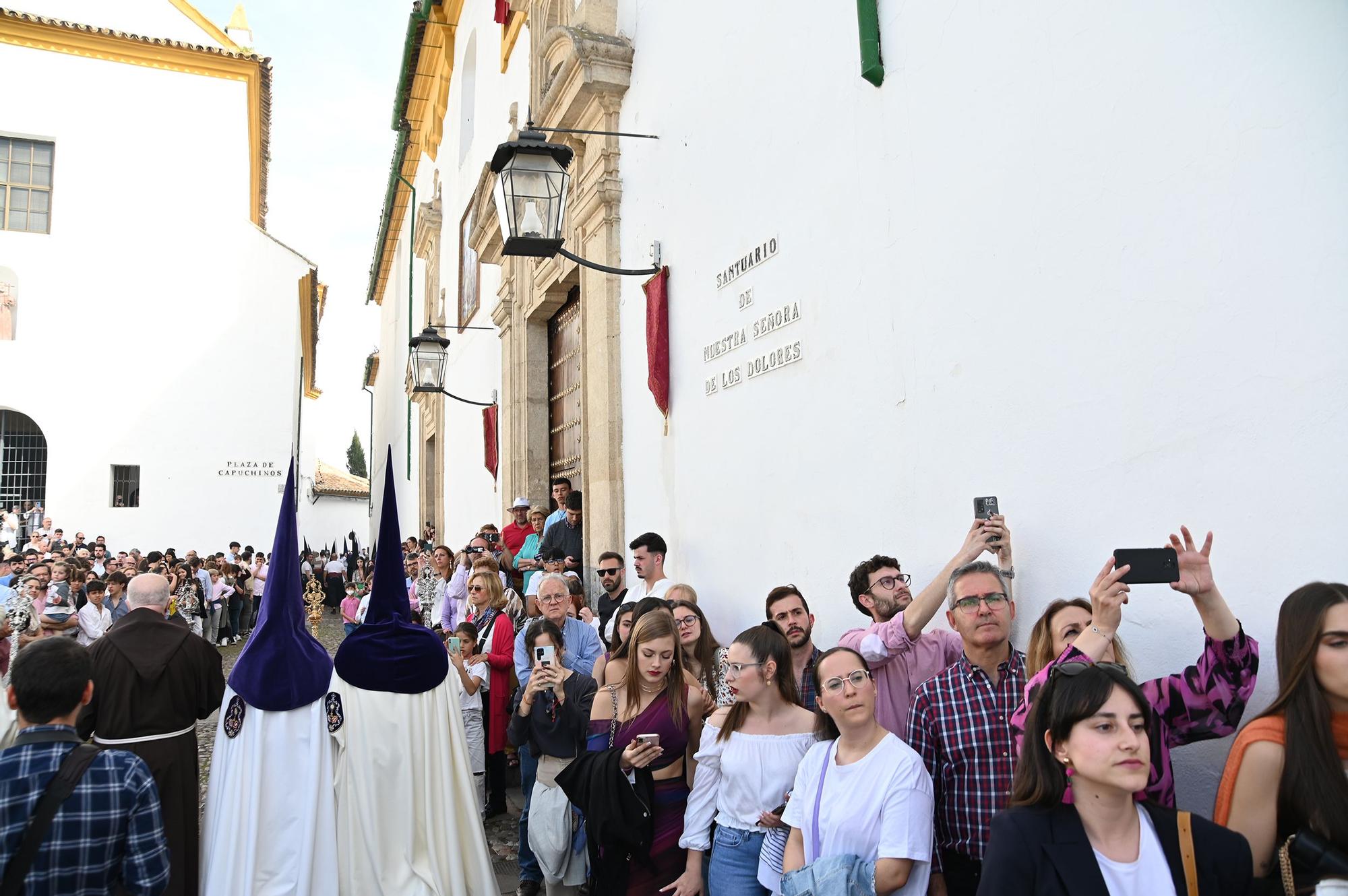 La Plaza de Capuchinos da salida a la Hermandad de la Sangre