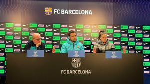 Jonatan Giráldez y Claudia Pina en rueda de prensa previa al FC Barcelona - Rosengard
