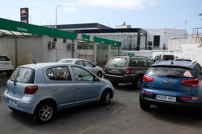 Las Palmas de Gran Canaria. Reportaje sobre lavado decoches tras la calima.  | 26/02/2020 | Fotógrafo: José Carlos Guerra