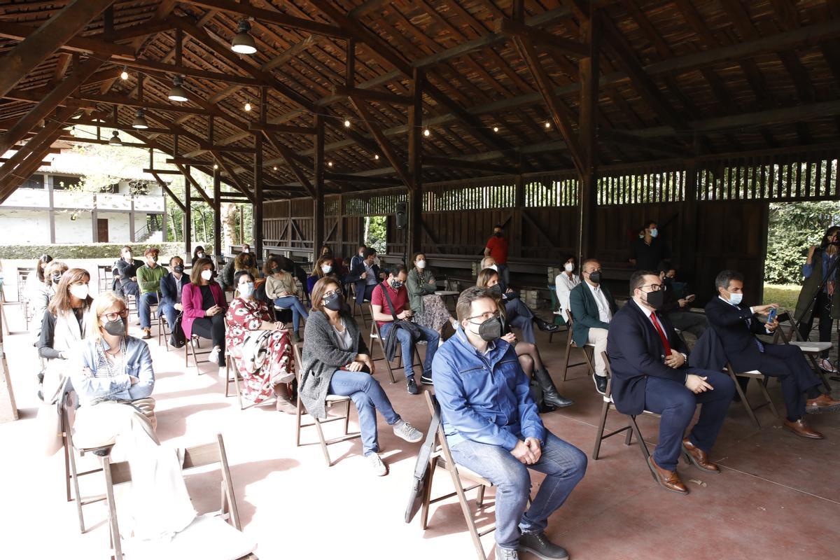 Asistentes a la presentación en el Museu del Pueblu d'Asturies