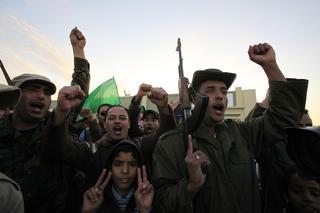 Gadafi proclama que está preparado para una "larga guerra" contra los aliados