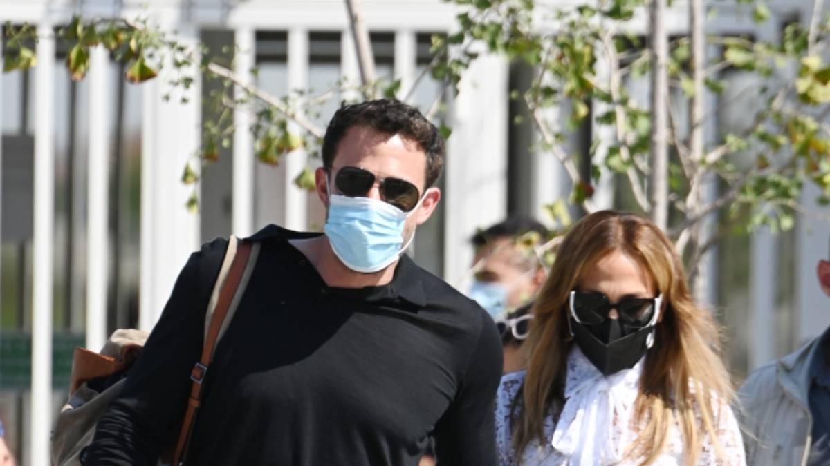 Ben Affleck y Jennifer Lopez llegando al Festival de cine de Venecia