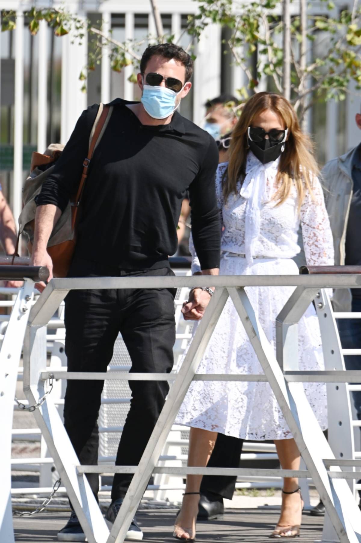 Ben Affleck y Jennifer Lopez llegando al Festival de cine de Venecia