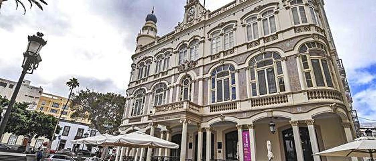 Fachada del Gabinete Literario.