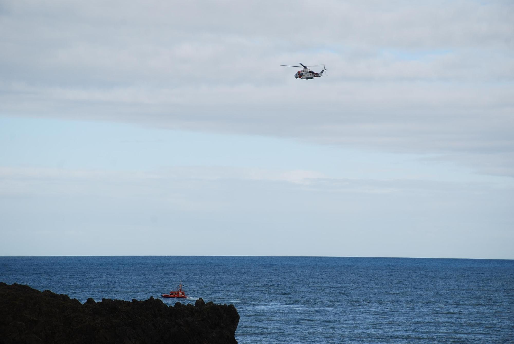 Búsqueda de un desaparecido en el mar en Llanes