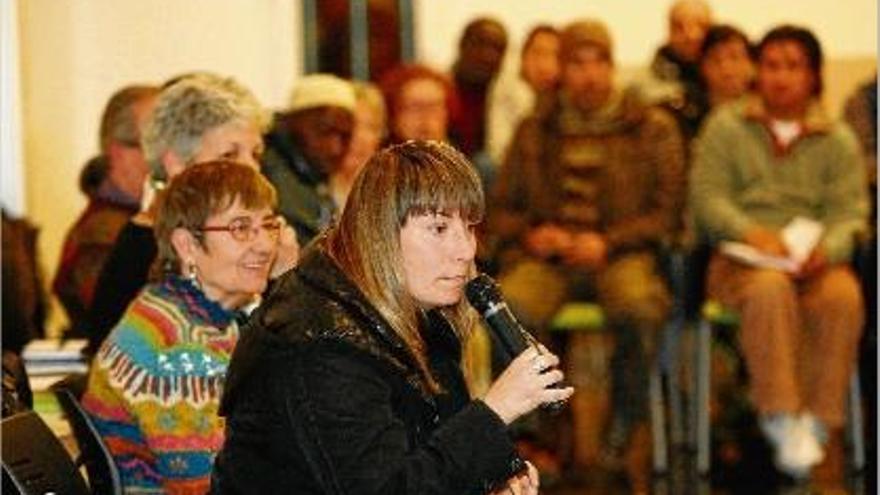 L&#039;assemblea de la PAH de Girona, ahir, a l&#039;Espai Marfà de Santa Eugènia.