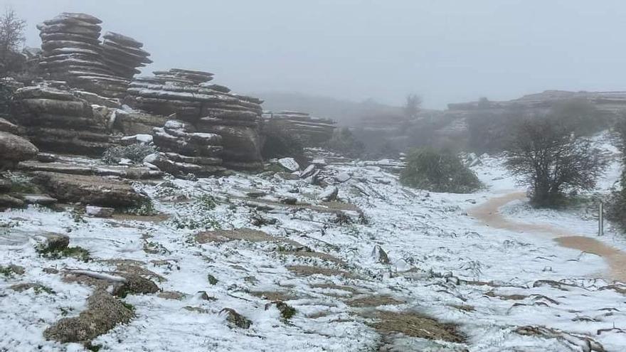 La lluvia da una tregua y deja estampas de nieve por todo el interior