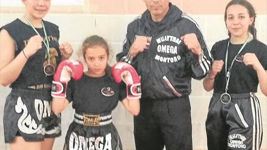 María y Paloma García logran el oro en el campeonato andaluz de Kick Boxing