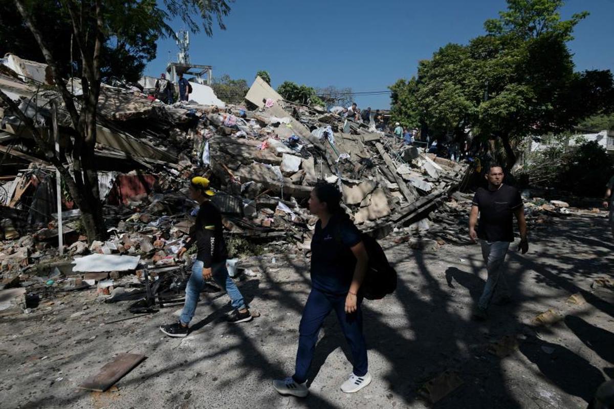 Imágenes del terremoto de magnitud 7,4 que ha sacudido a la mayor parte de Colombia Imágenes del terremoto de magnitud 7,4 que ha sacudido a la mayor parte de Colombia