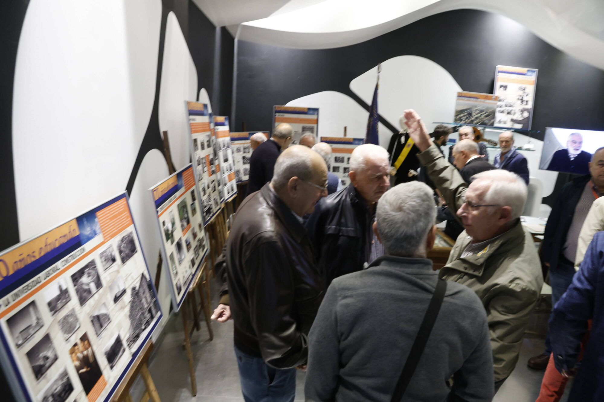 Inauguración de la exposición por el 70.º aniversario de la primera promoción de alumnos de la Universidad Laboral.