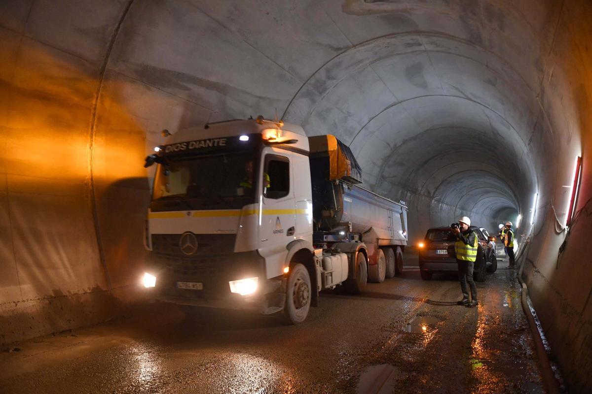 Finaliza la excavación de los tres túneles del acceso ferroviario al puerto exterior de A Coruña