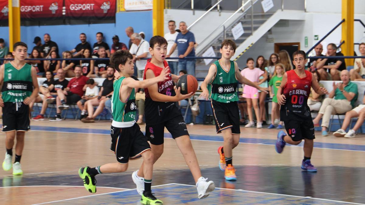 Un equipo del CB Genovés en un partido de la pasada temporada.