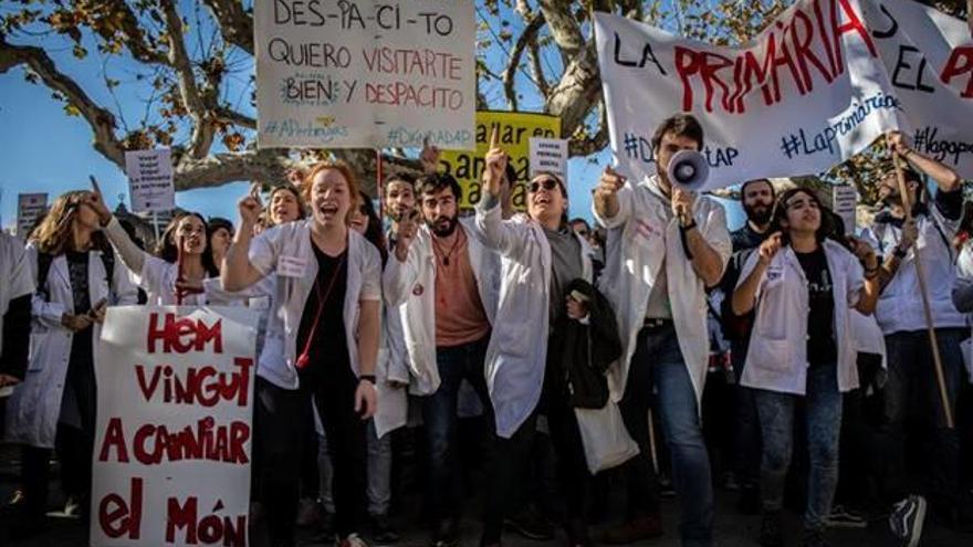 Els metges de la concertada reclamen les mateixes condicions que la pública