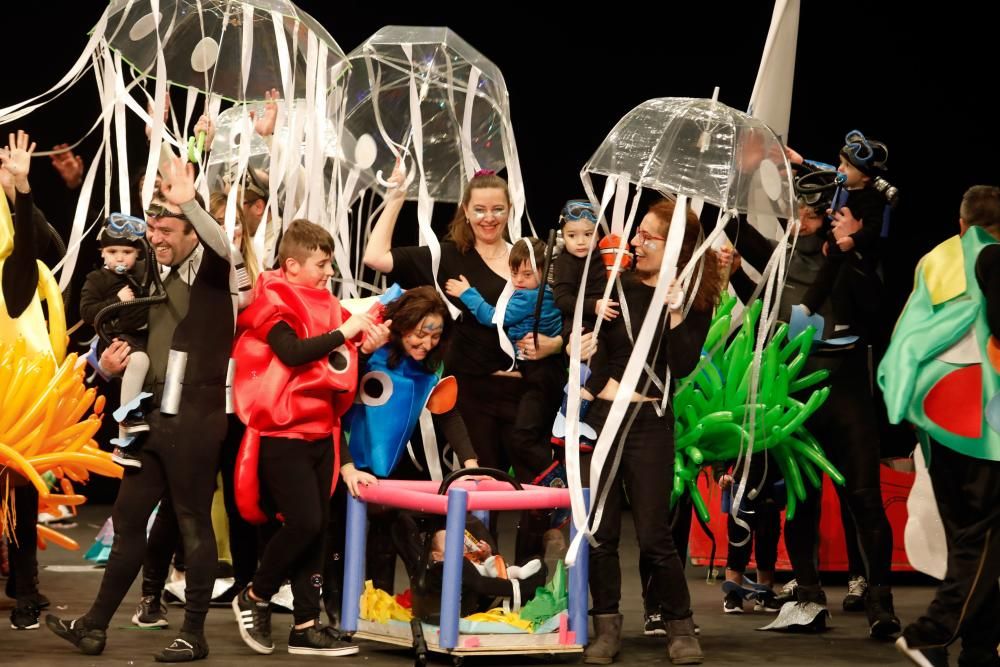 Desfile infantil de disfraces en el Jovellanos