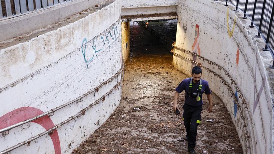 Valencia y otros municipios de la provincia suspenden clases este lunes ante la alerta roja por fuertes lluvias