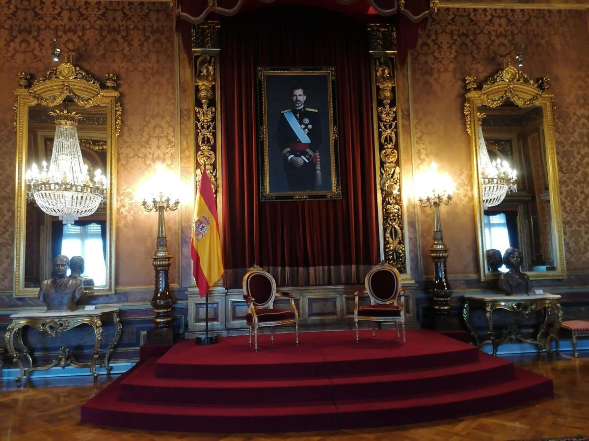 Salón del Trono, dentro de la Capitania General de Barcelona