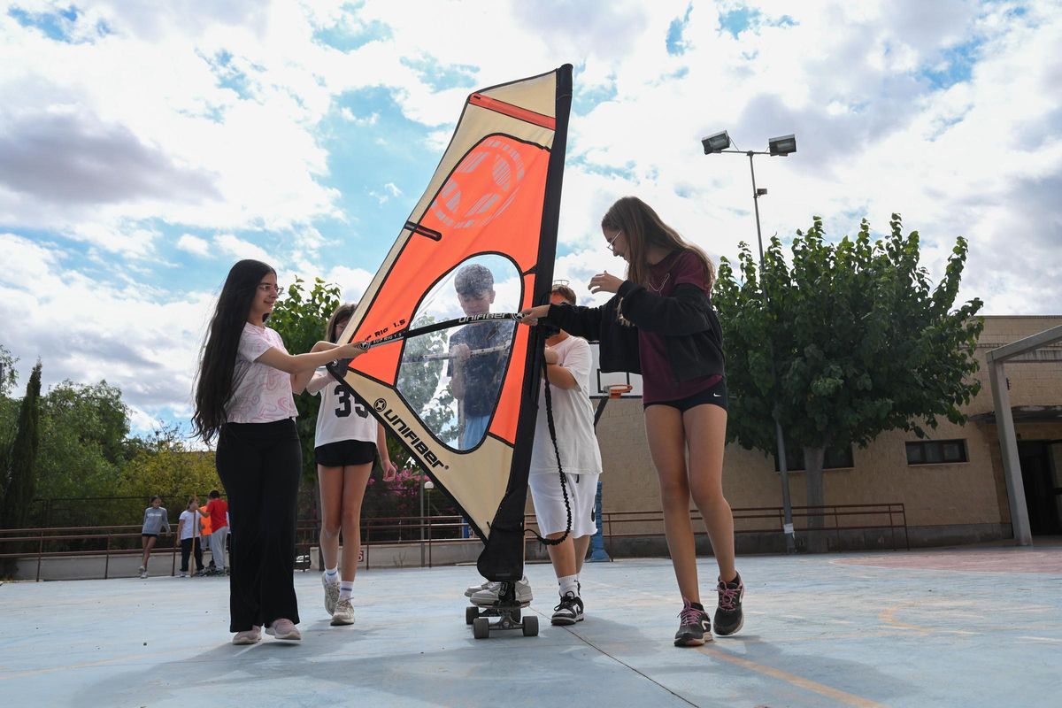 Estas prácticas han permitido que muchos jóvenes prueben por primera vez la sensación de manejar el viento como aliado