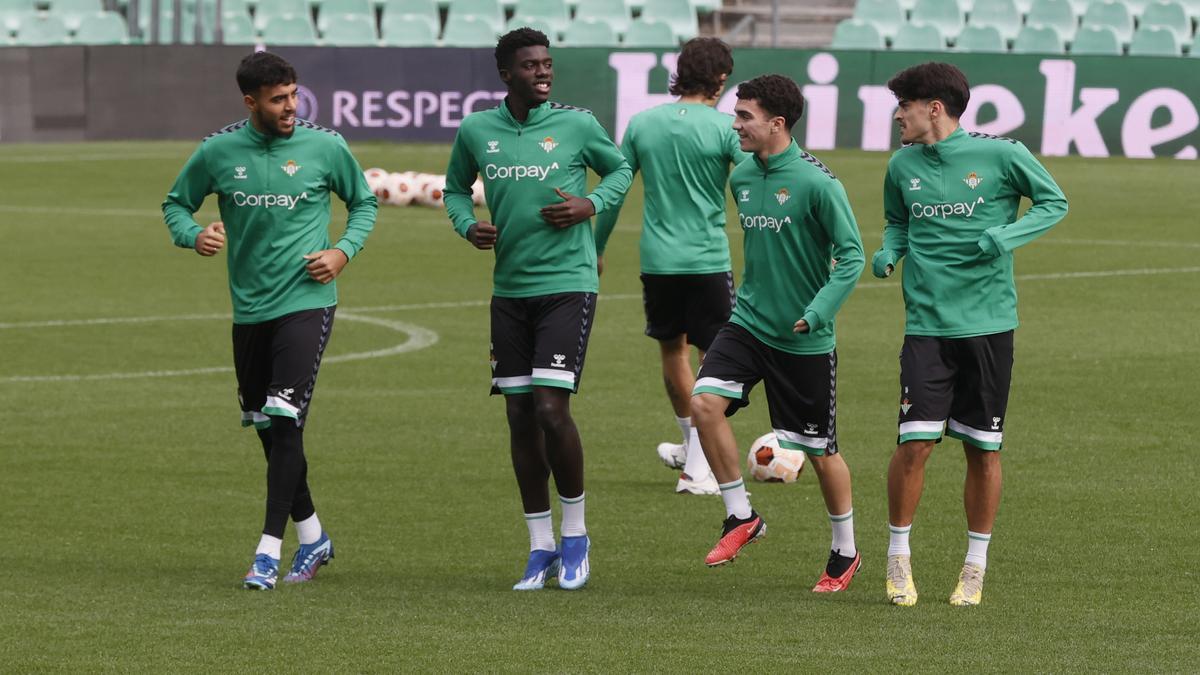 Entrenamiento del Betis previo al partido de Liga Europa ante el Rangers de Glasgow