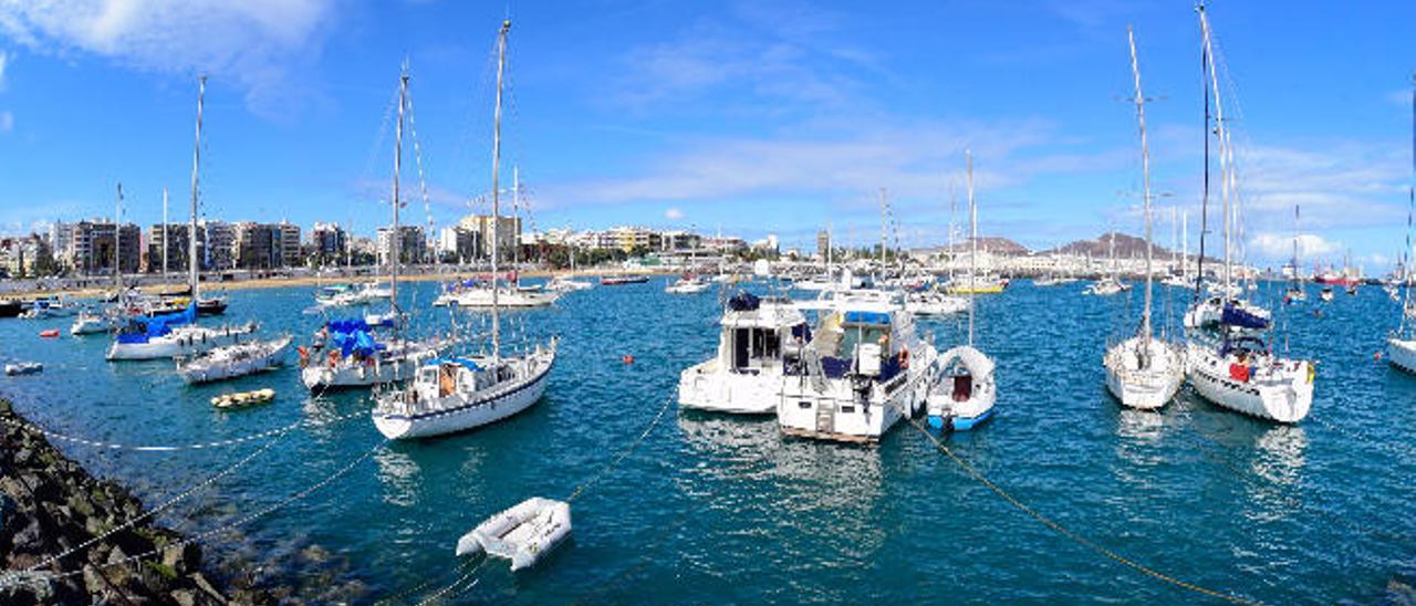 La ARC obliga a más de un centenar de barcos a desalojar el Muelle Deportivo