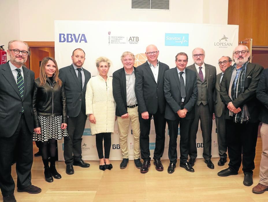 Los representantes de Endesa Martí Marc y Julie Salgado; Hernando Rayo de Redexis; María Magdalena Frau de Endesa; Marcial Rodríguez de la Asociación Hotelera de Cala Millor; Antoni Riera; Francisco Moreno de Lopesan; José A. Fernández de Alarcón Roca; José Manuel Atiénzar; y José María Noguerol de Lopesan.