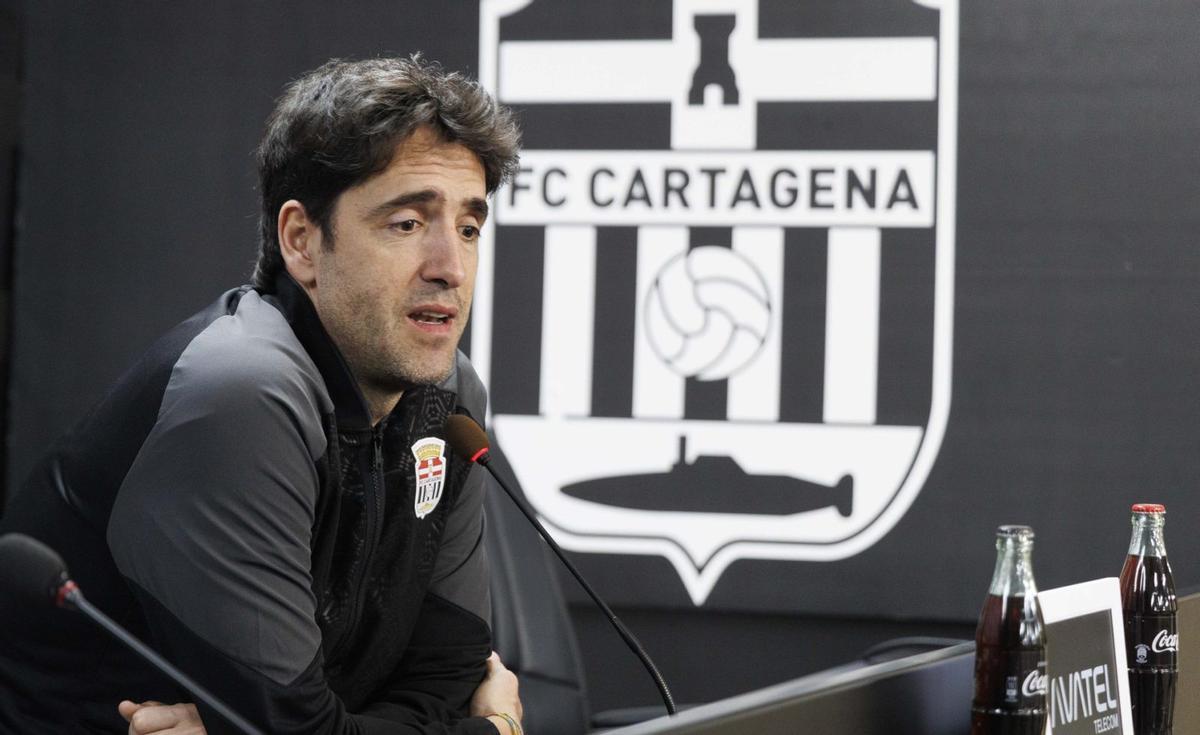 Íñigo Vélez, durante su presentación como entrenador del FC Cartagena.