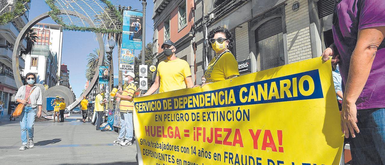 Protesta reciente de los trabajadores interinos de la Comunidad Autónoma en la capital grancanaria.