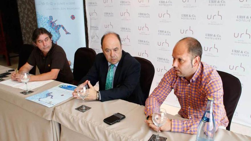 Por la izquierda, José Alejandro Victorio, Antonio Pérez y José Alberto López, en la presentación.