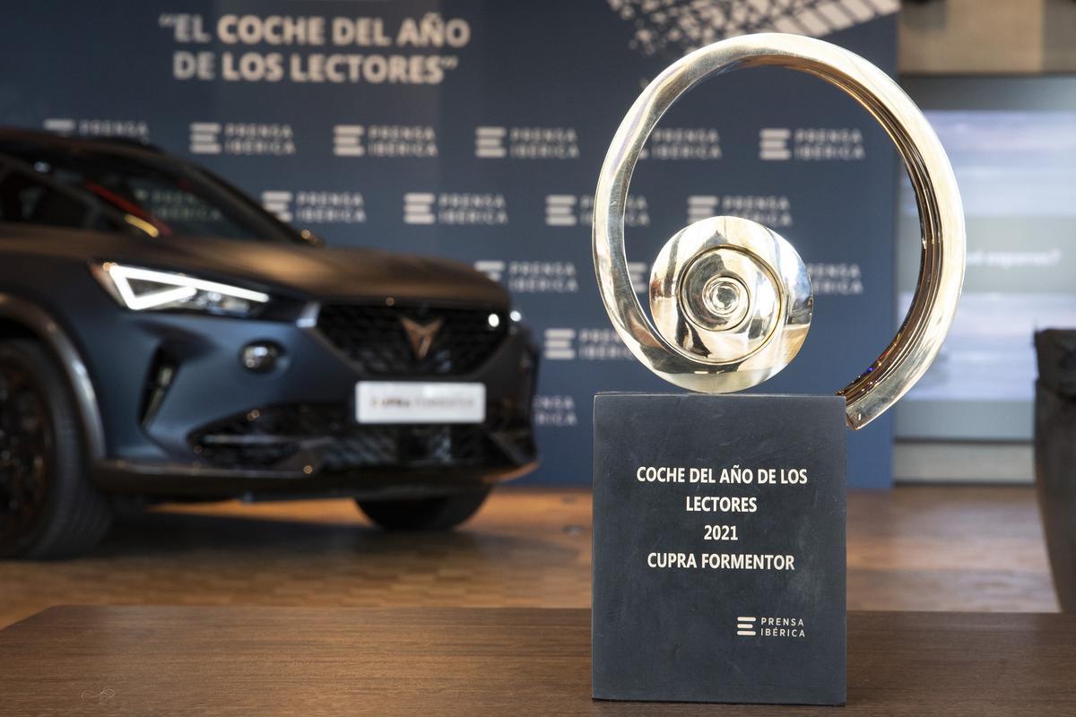 La escultura de Martín Chirino que acredita al Cupra Formentor como ganador del “Coche del Año de los Lectores 2021”.