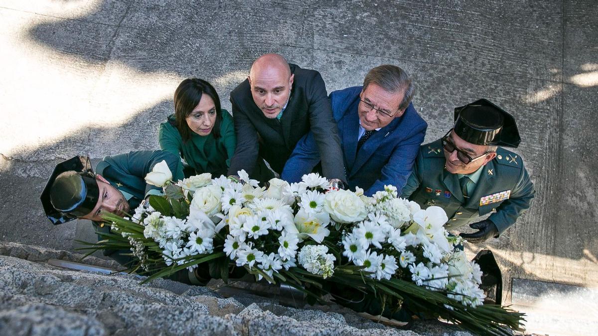 El Govern rendeix homenatge a la lleialtat republicana del general de la Guàrdia Civil Antonio Escobar