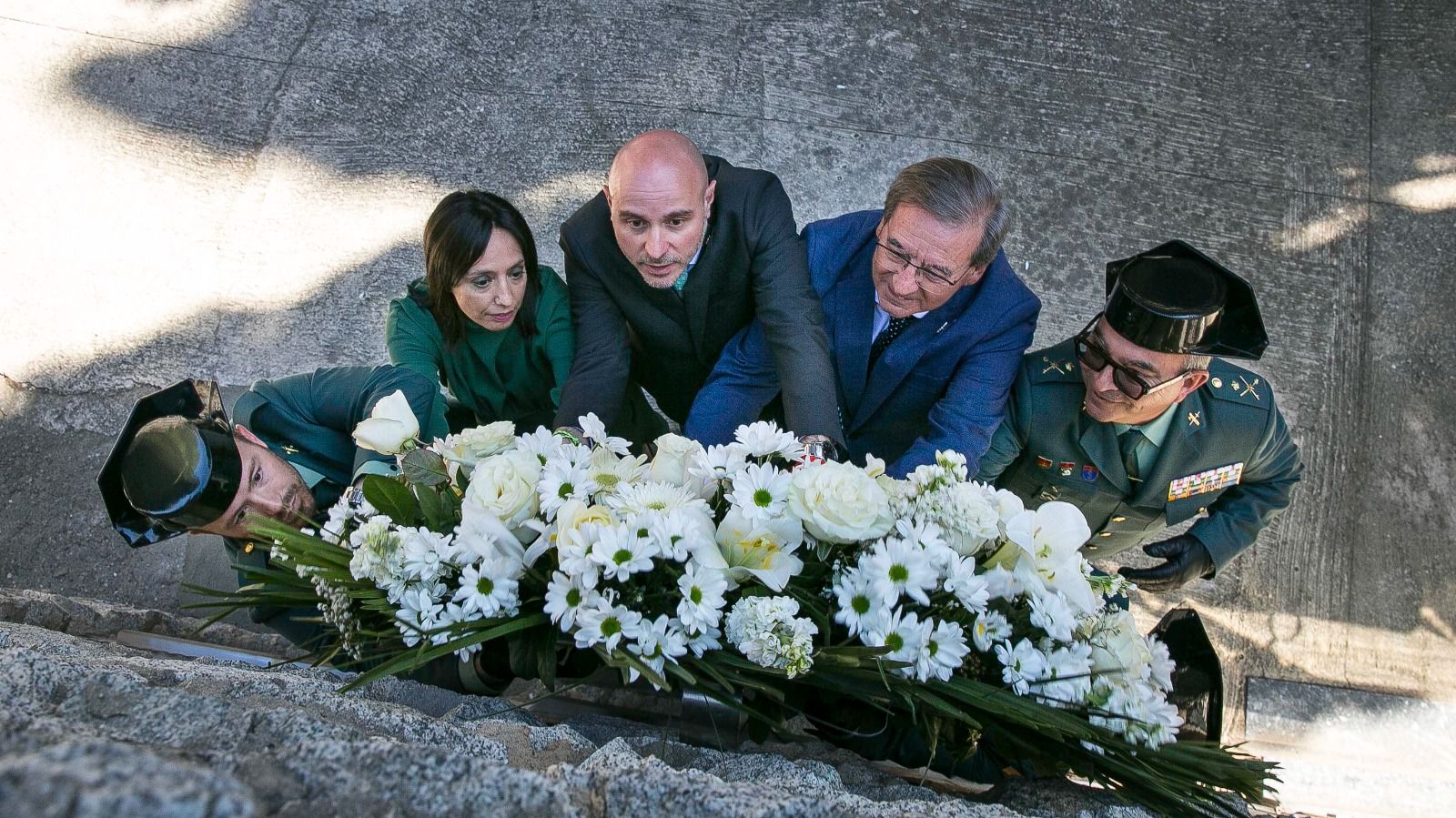 Homenaje del Gobierno al general de la Guardia Civil Antonio Escobar, en el cementerio de Montjuïc