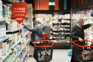 Los supermercados multiplican el precio de los productos frescos desde el campo.