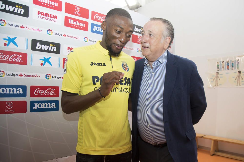 Presentación de Toko Ekambi en el Villarreal CF