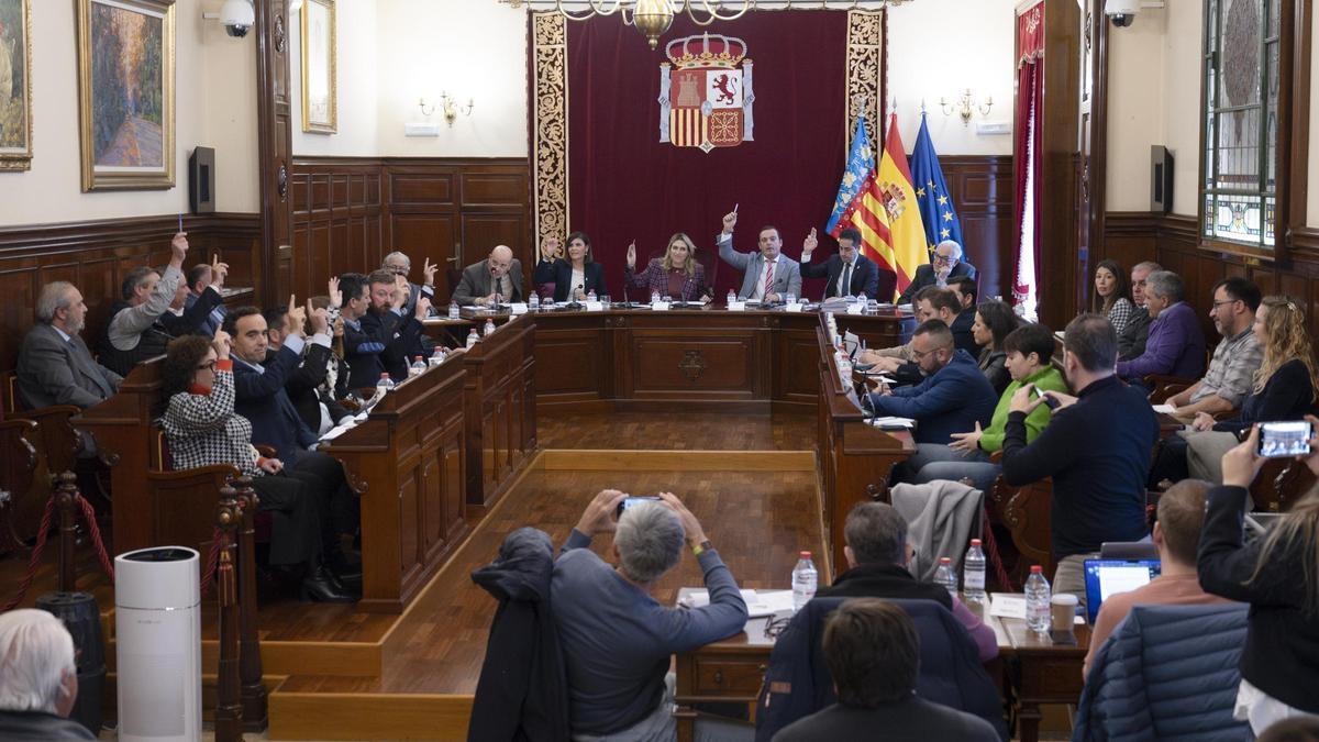 Los diputados del PP votan a favor del presupuesto en el pleno de este martes