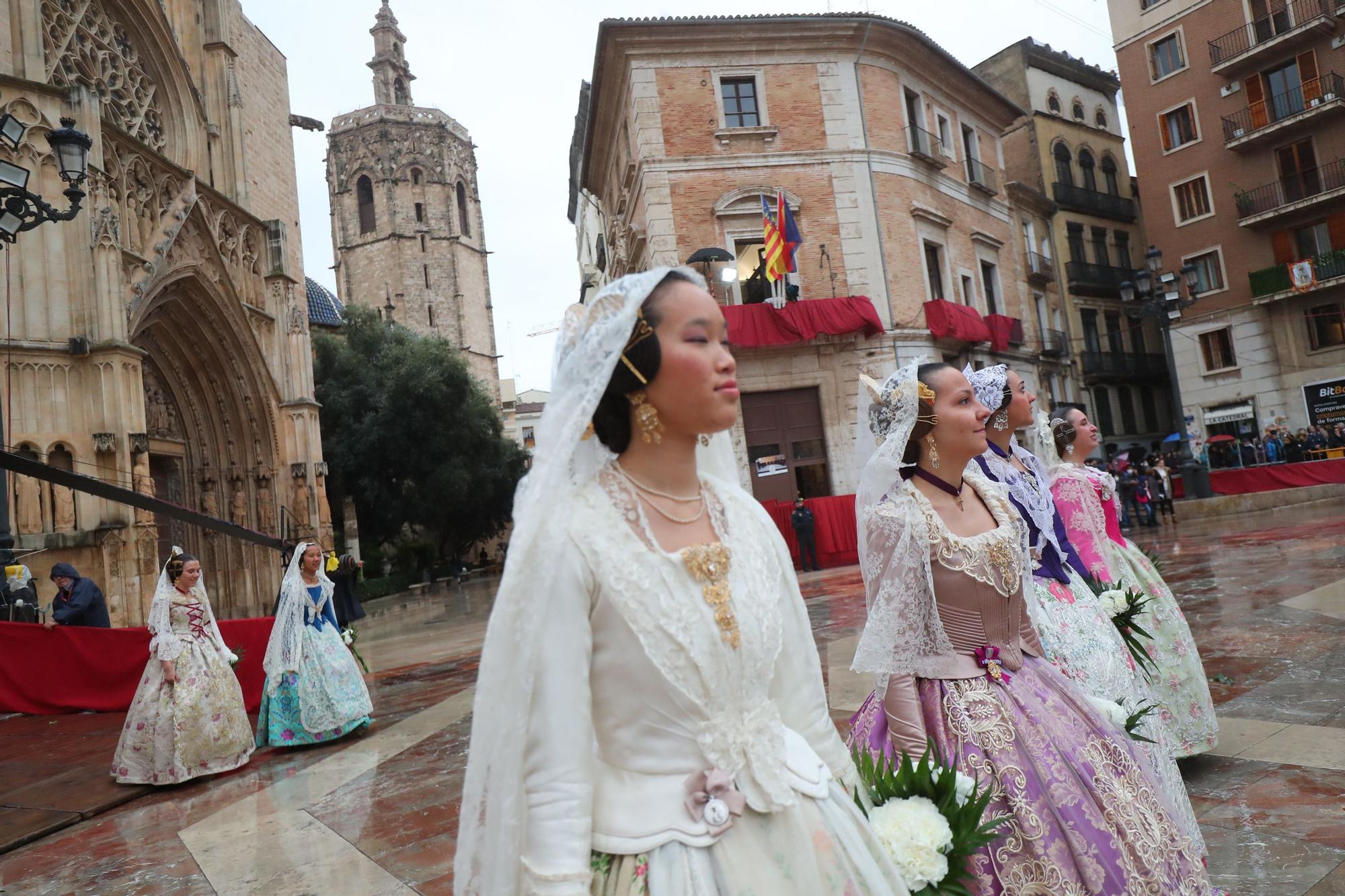 Búscate en el primer día de ofrenda por la calle de la Paz (entre las 17:00 a las 18:00 horas)